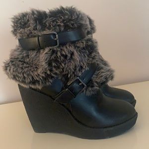 💋Faux Fur Black Baby Phat Ankle Boots with Buckle Strap Design